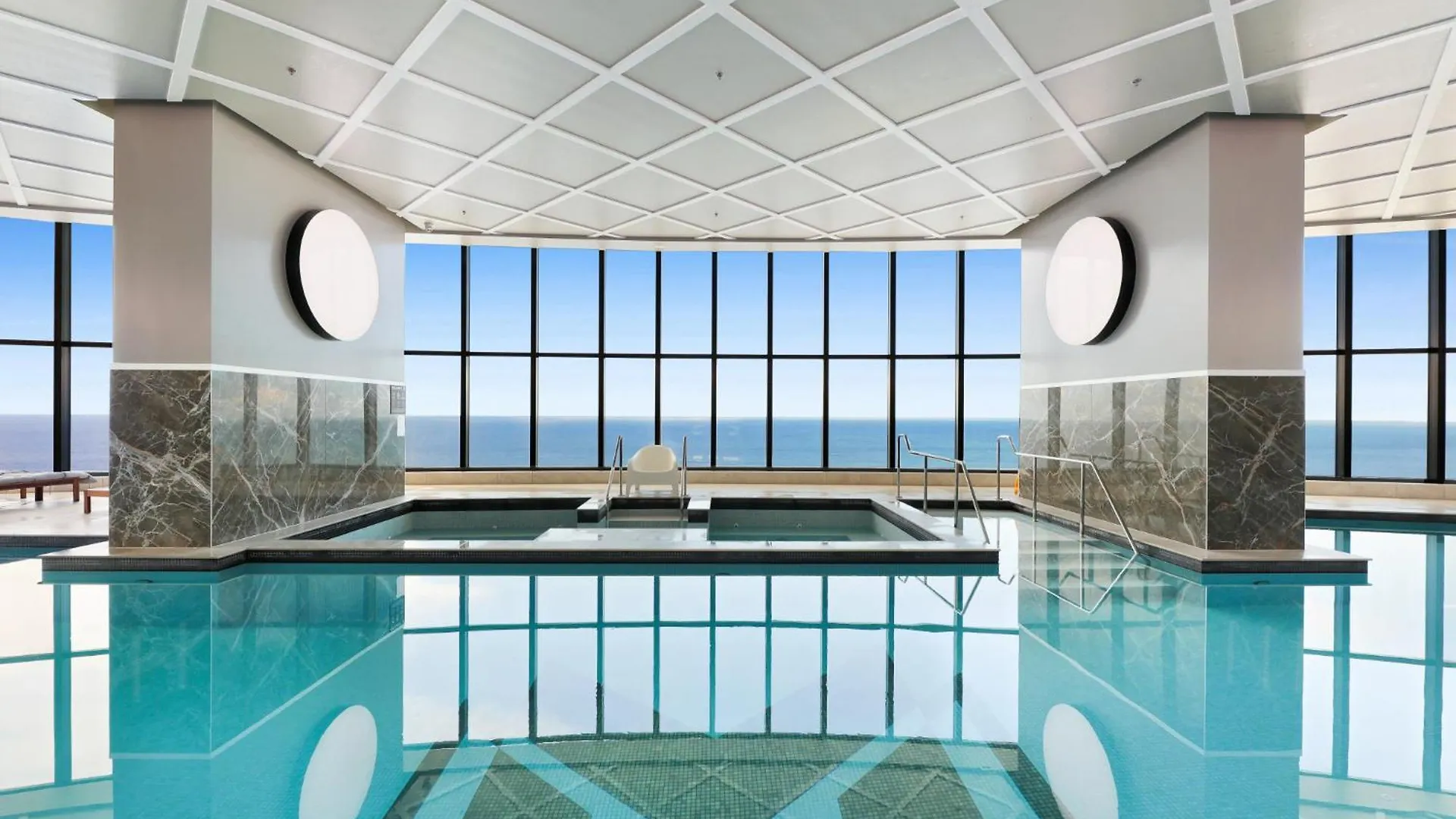 Ferienwohnung Luxe Oceanfront 1-Bed High Rise With Pool & Gym Gold Coast